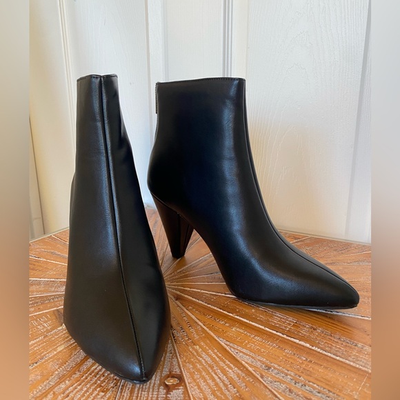 NWT My Delicious Black Faux Leather Pointy Toe Zipper Booties Size 10 - Picture 3 of 11